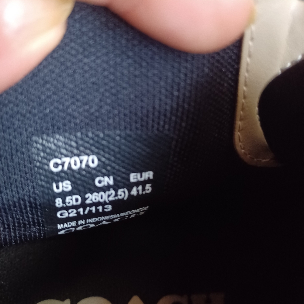 LIKE NEW ,COACH CITYSOLE HIKER - Picture 11 of 11